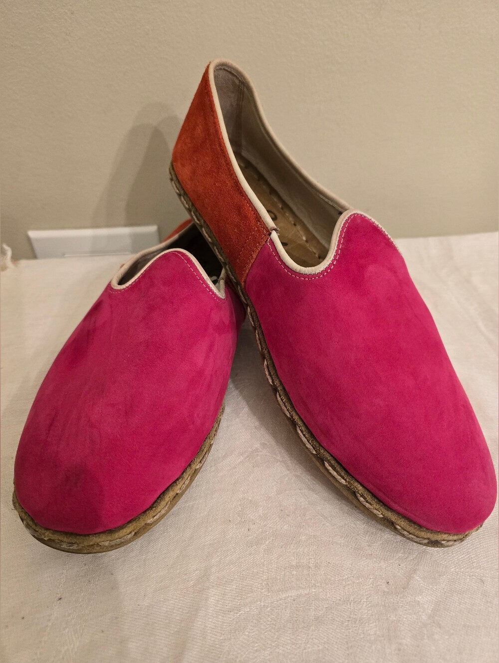Sabah Unisex Suede Slip-On Loafers in Fuchsia & Rust Size 43 In Excellent Cond